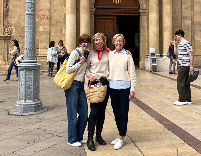 Our Reviews | Image of The Provence Food Tour guides in front of the Hotel de Ville in Aix-en-Provence